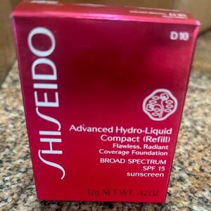 Shieido Advanced  Hydro-Liquid Compact